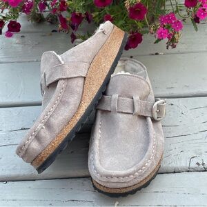 Birkenstock Buckley shearling
Grey Birkenstock
Barely worn
